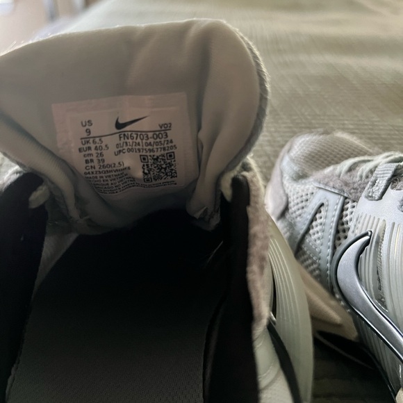 Women’s Nike V2K Run - Picture 13 of 16